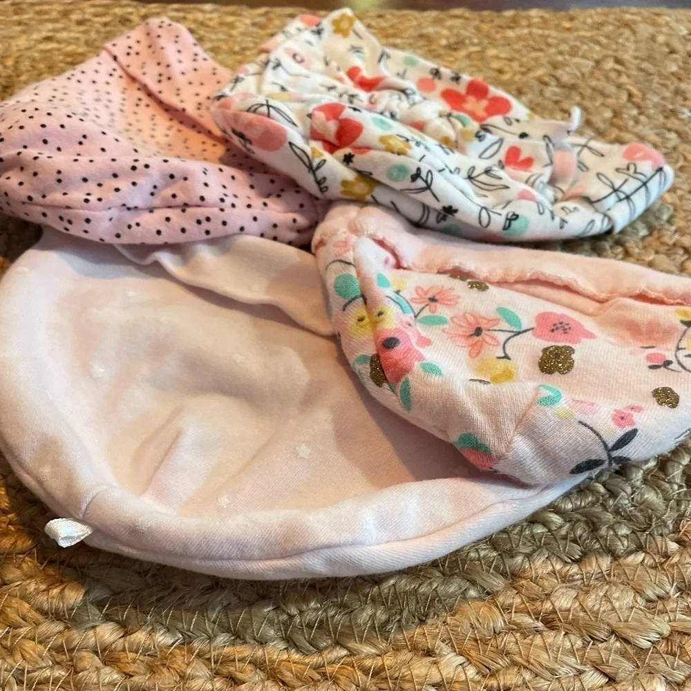 Set of 4 Infant hats in a variety of pinks